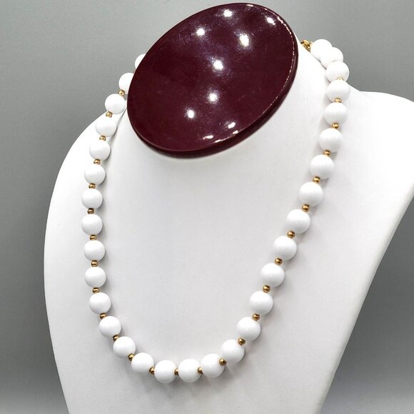 Monet White Beaded Necklace Gold Tone Spacer Hook Clasp 16 in Vintage 1990s - Picture 3 of 8